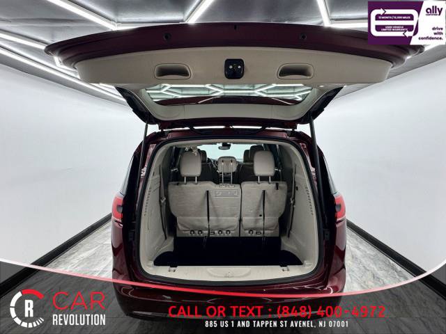 Used 2021 Chrysler Pacifica Touring-L FWD image 6