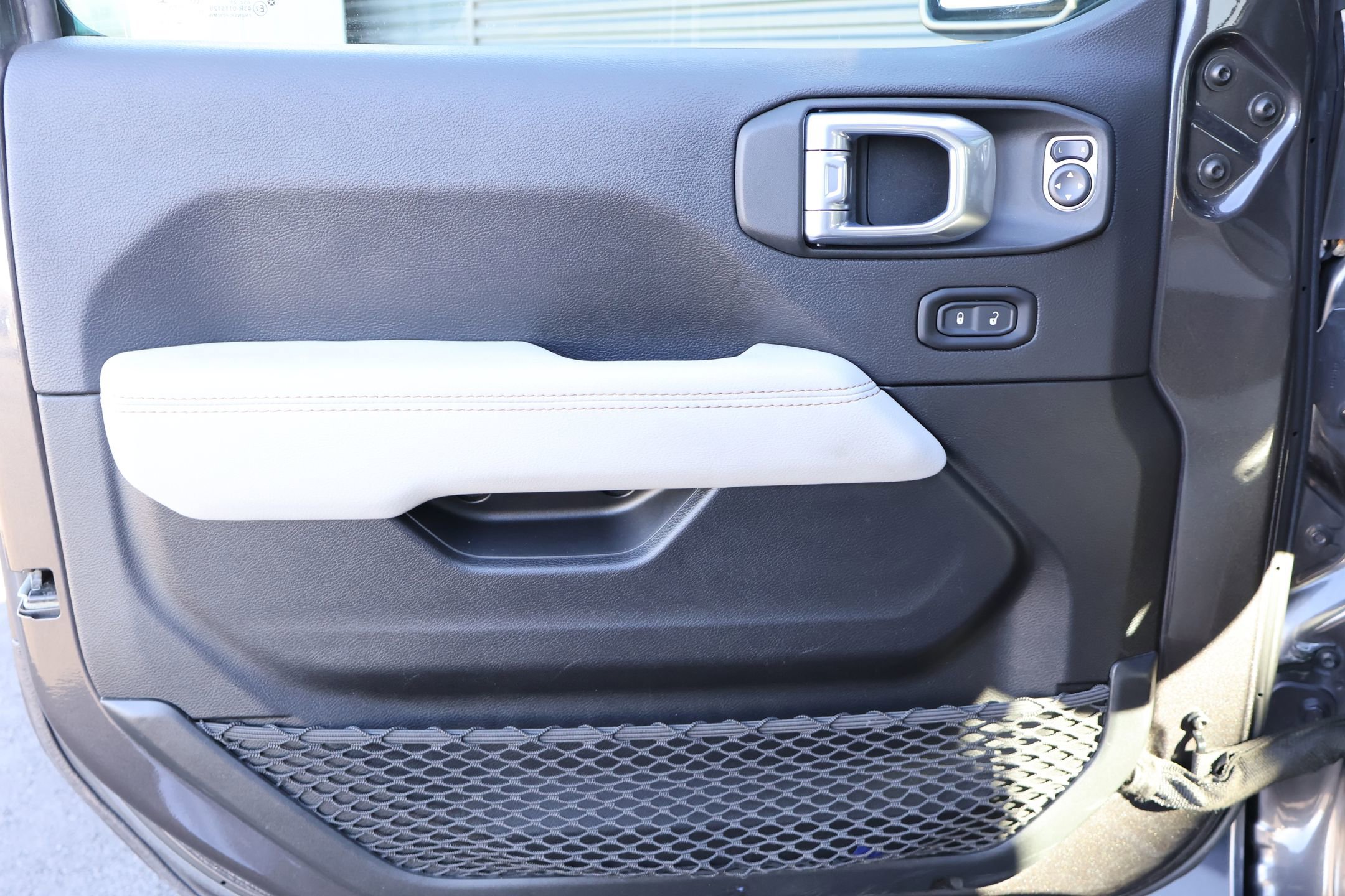 Used 2021 Jeep Wrangler Unlimited Sahara image 9