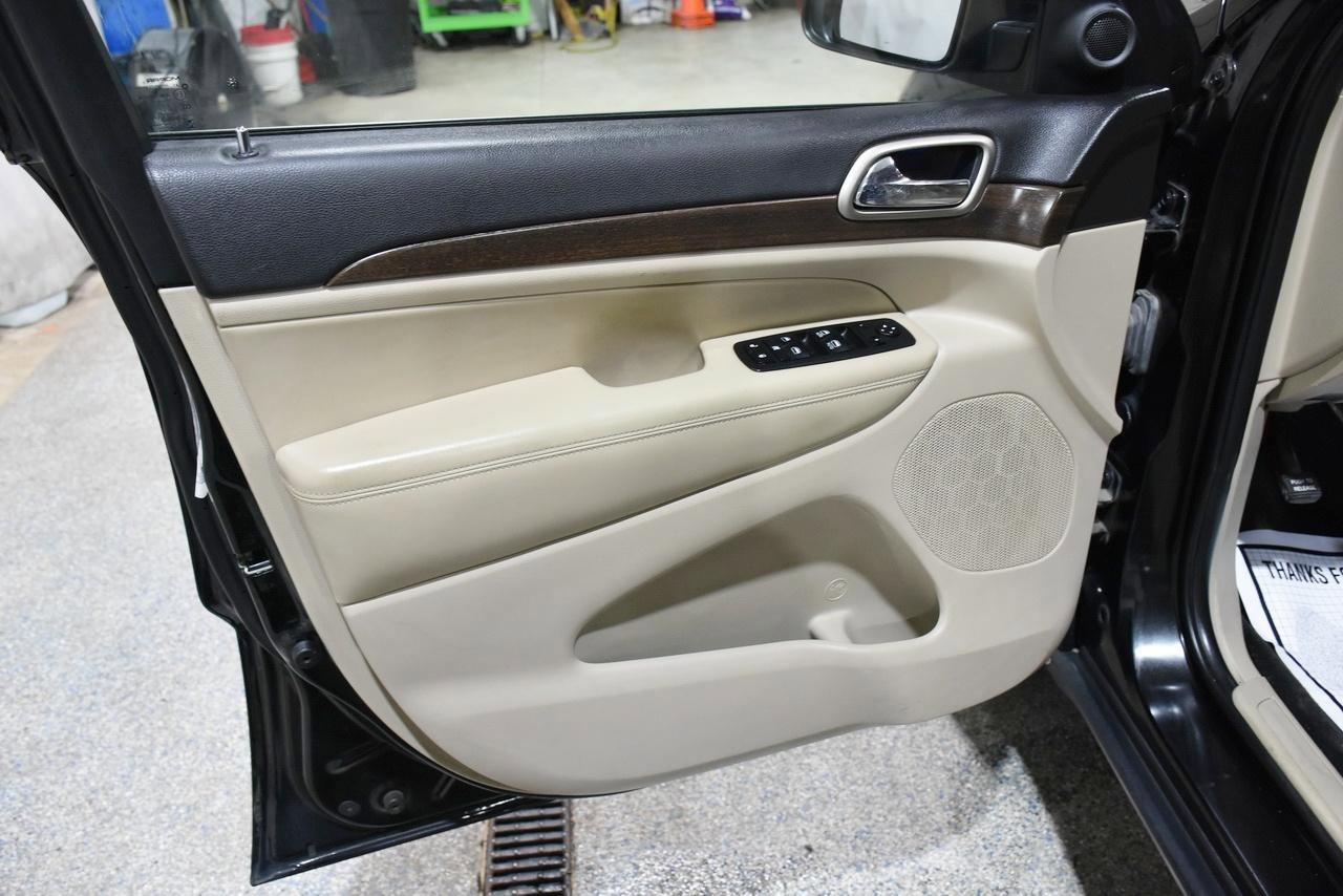 Used 2014 Jeep Grand Cherokee Laredo w/ Quick Order Package 23E AWD/4WD image 9