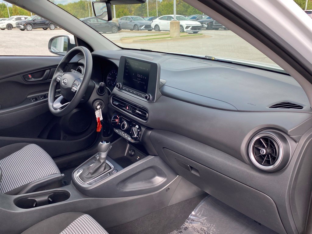 Used 2023 Hyundai Kona SE w/ Cargo Package AWD/4WD image 31
