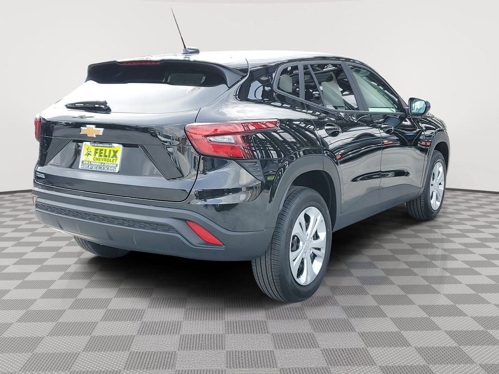 New 2026 Chevrolet Trax LS image 3