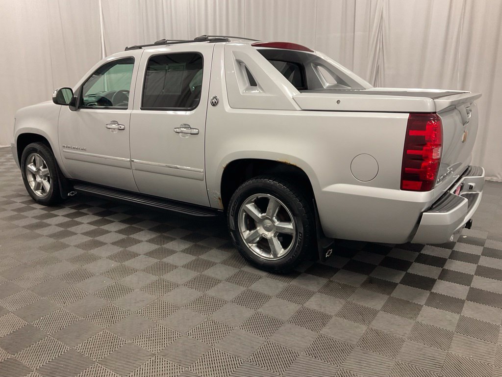 Used 2013 Chevrolet Avalanche LTZ AWD/4WD image 4