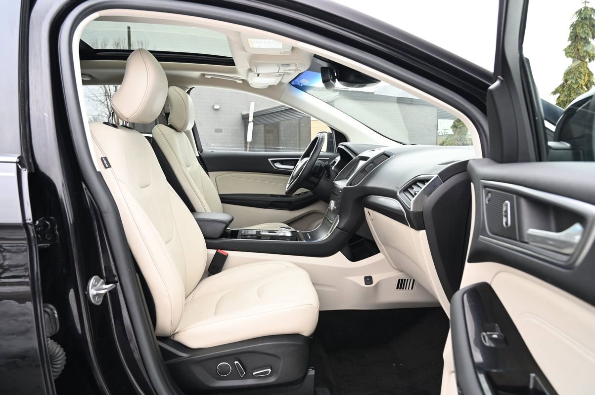 Used 2019 Ford Edge Titanium w/ Cold Weather Package image 44