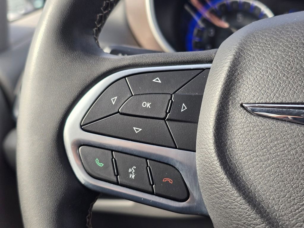 Used 2023 Chrysler Voyager LX image 36