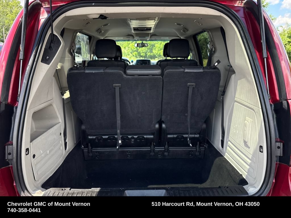 Used 2013 Chrysler Town & Country Touring FWD image 27