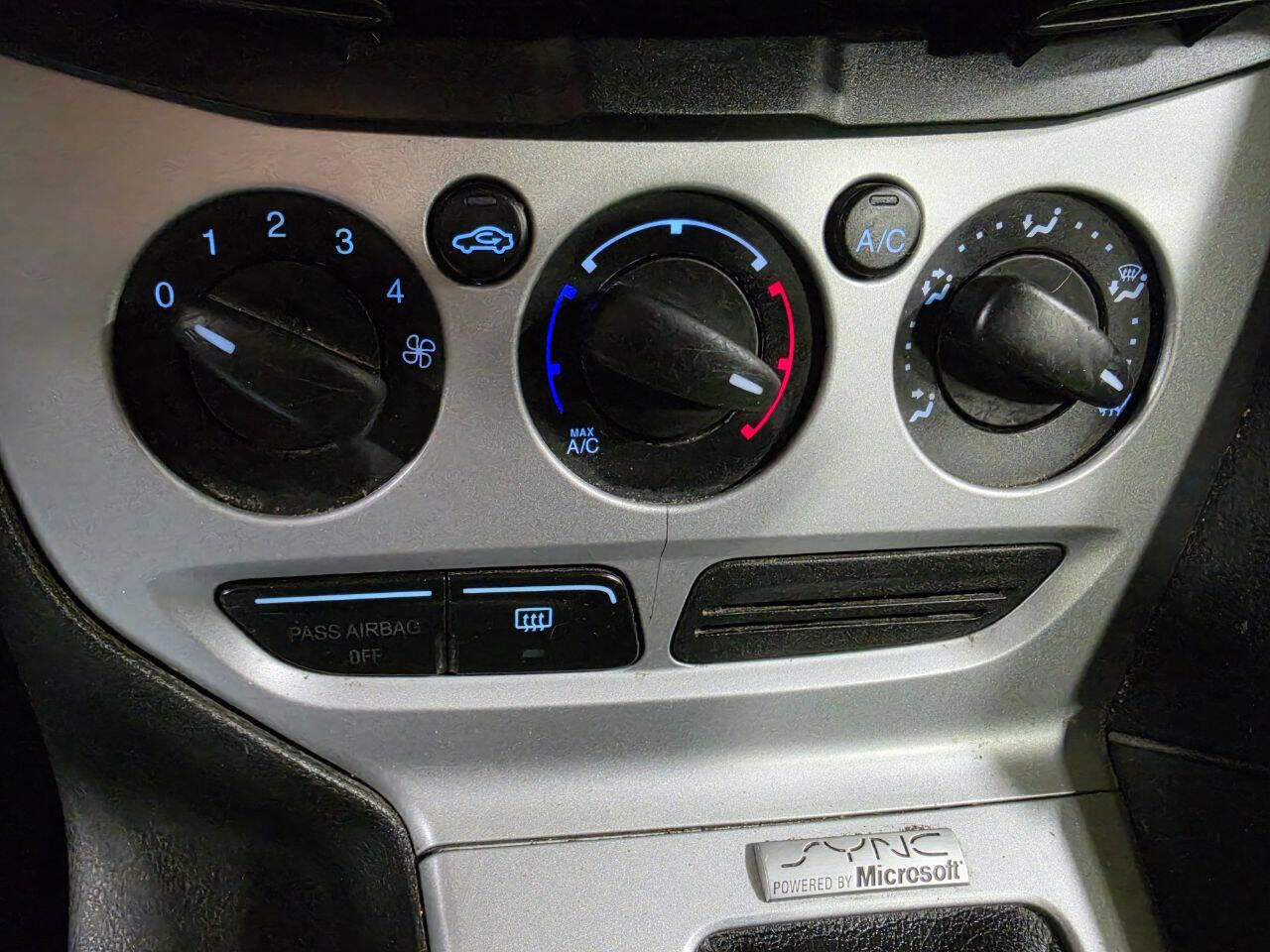 Used 2014 Ford Focus SE w/ SE Winter Package image 28