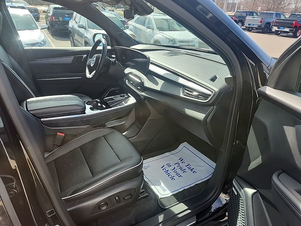 Used 2025 Buick Enclave Sport Touring image 17