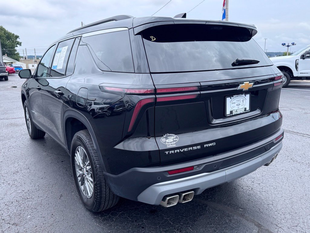Used 2026 Chevrolet Traverse LT w/ Driver Confidence Package AWD/4WD image 4