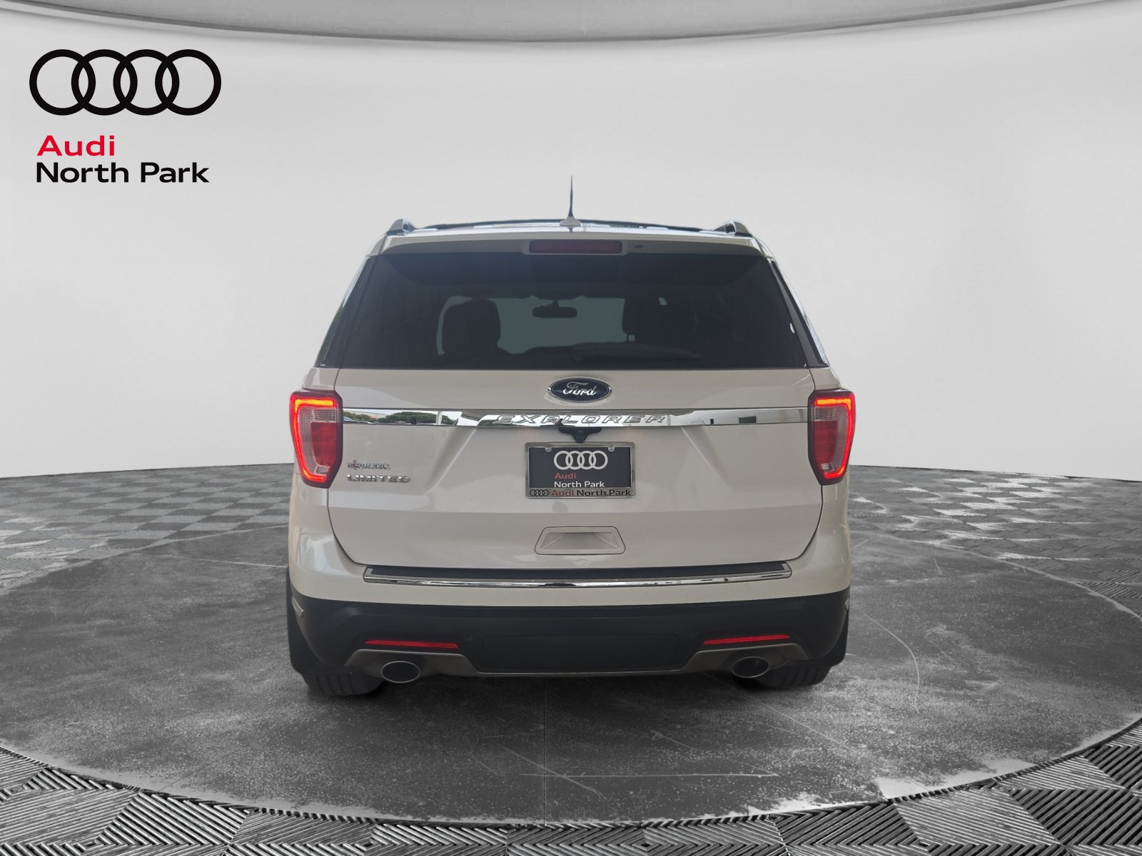 Used 2019 Ford Explorer Limited w/ Class III Trailer Tow Package FWD image 4