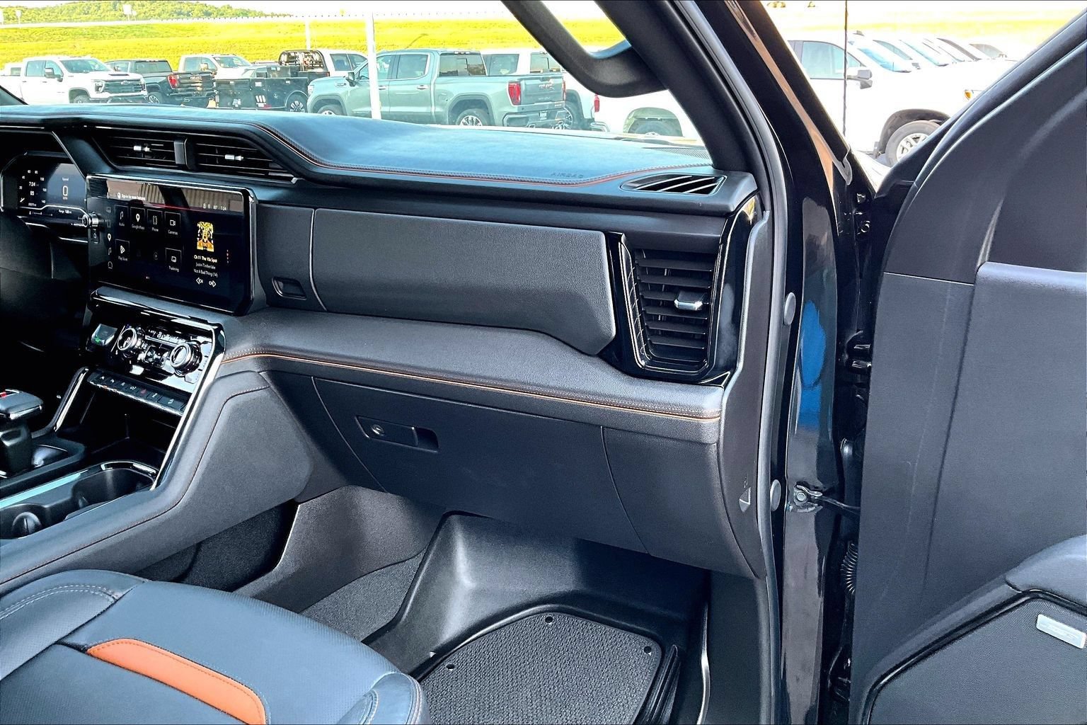 Used 2025 GMC Sierra 1500 AT4 w/ AT4 Premium Package AWD/4WD image 16