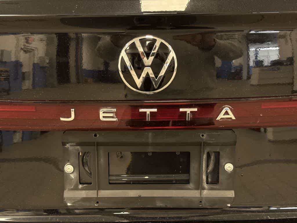 Used 2025 Volkswagen Jetta SE FWD image 26