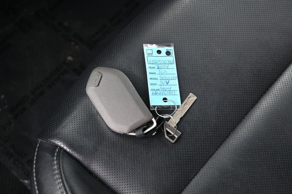Used 2024 Kia Telluride LX FWD image 17