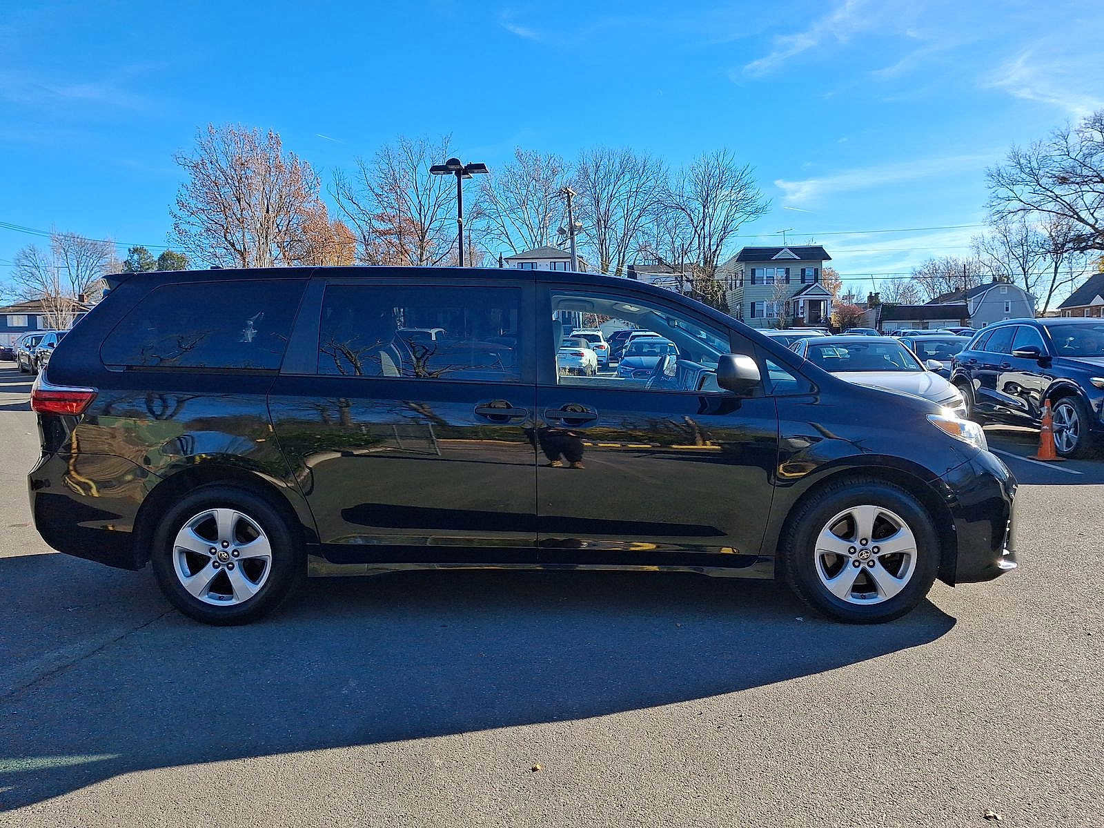 Used 2020 Toyota Sienna L image 26