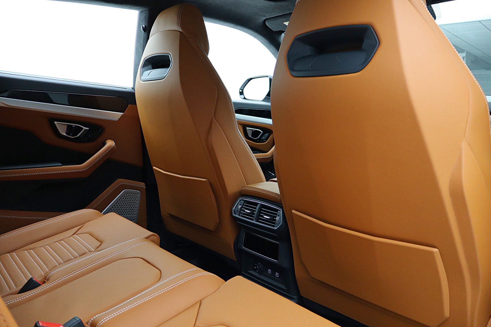 Used 2026 Lamborghini Urus SE AWD/4WD image 42