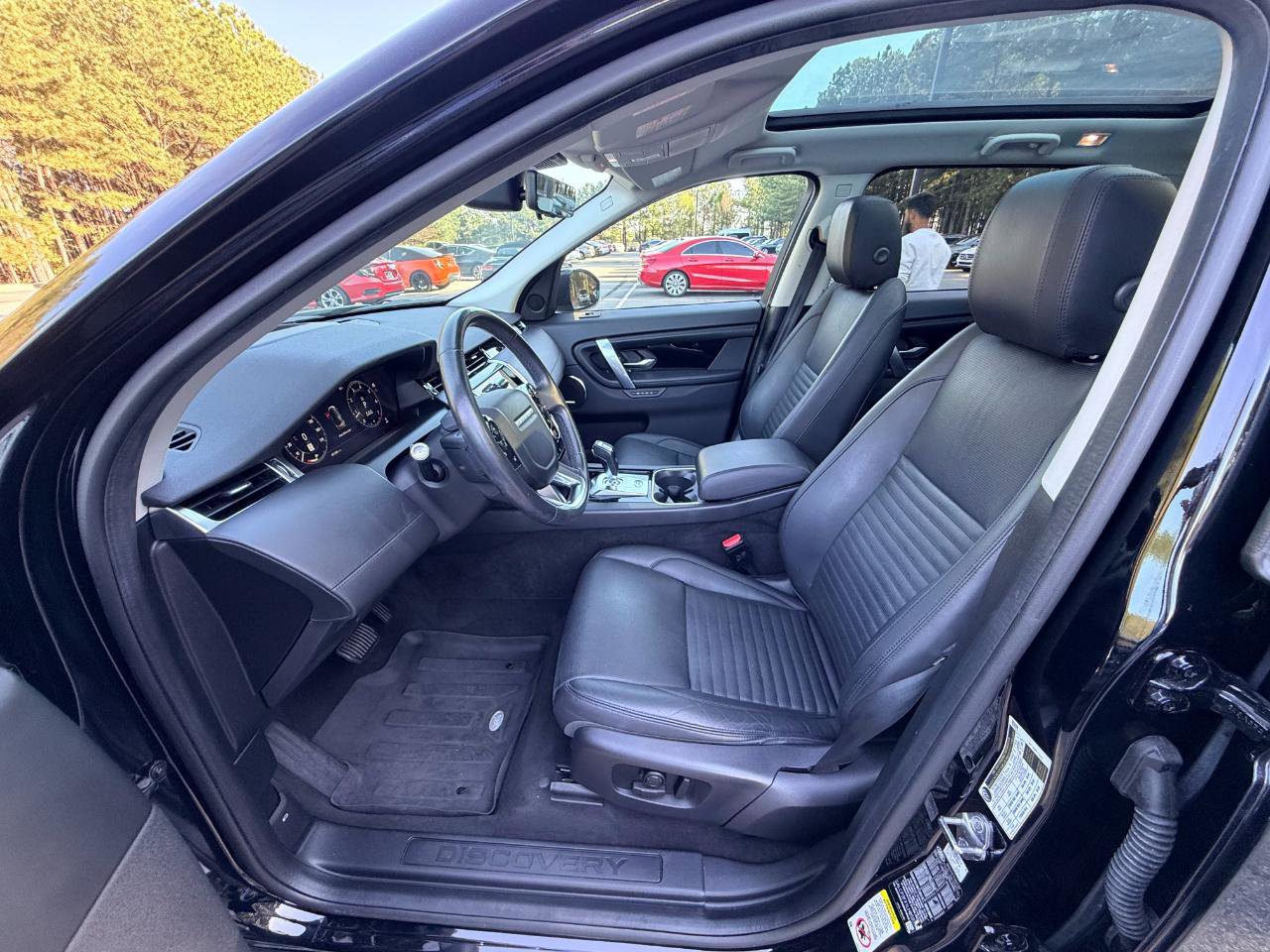 Used 2020 Land Rover Discovery Sport SE image 9