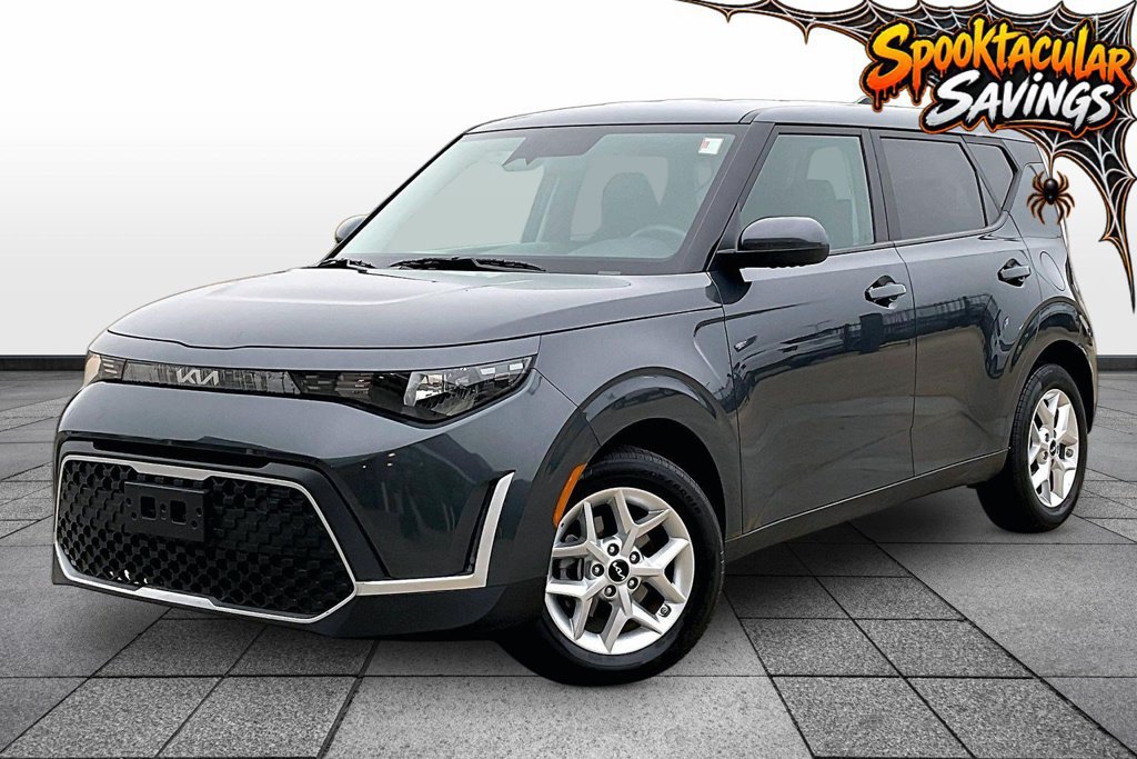 Used 2025 Kia Soul LX w/ LX Technology Package FWD image 1