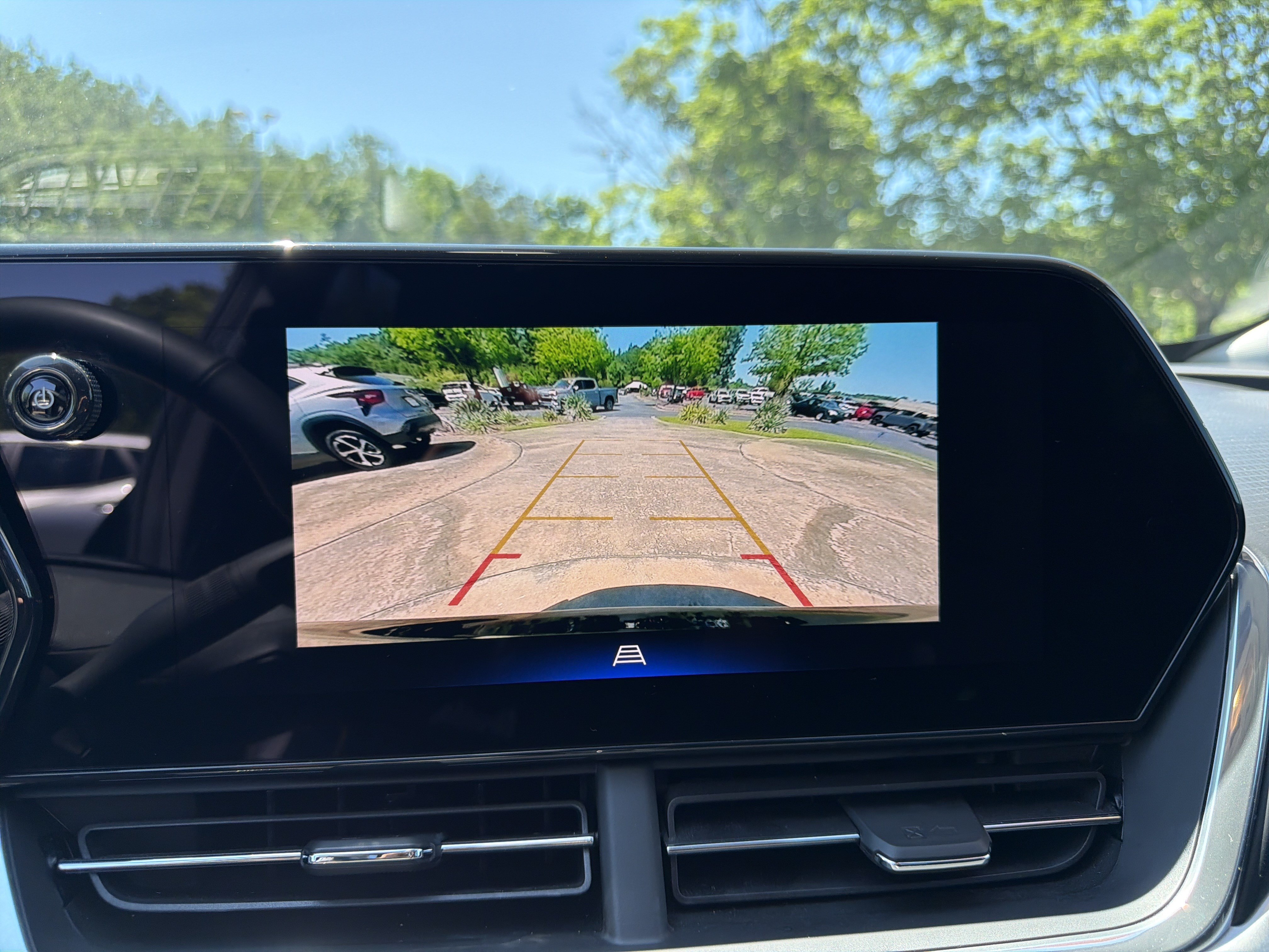 Used 2024 Chevrolet Trax LT FWD image 30