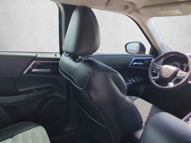 Used 2023 Mitsubishi Outlander SE AWD/4WD image 23