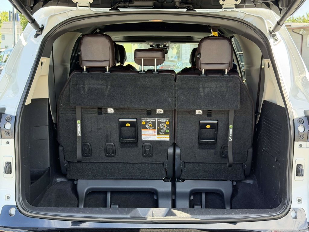 Used 2022 Toyota Sienna Platinum AWD/4WD image 14