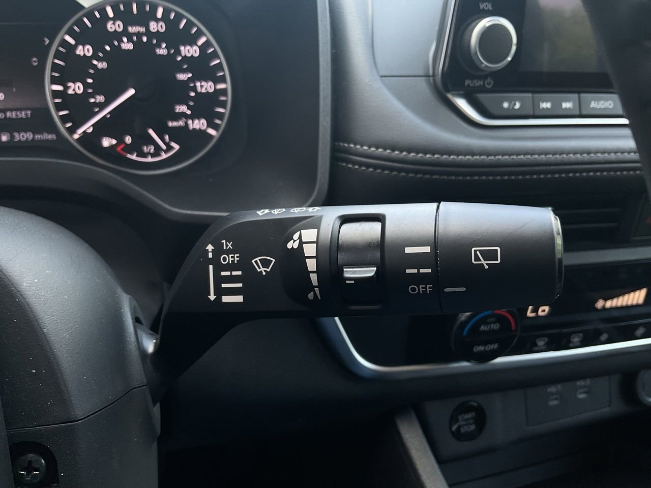 Used 2025 Nissan Rogue SV AWD/4WD image 36