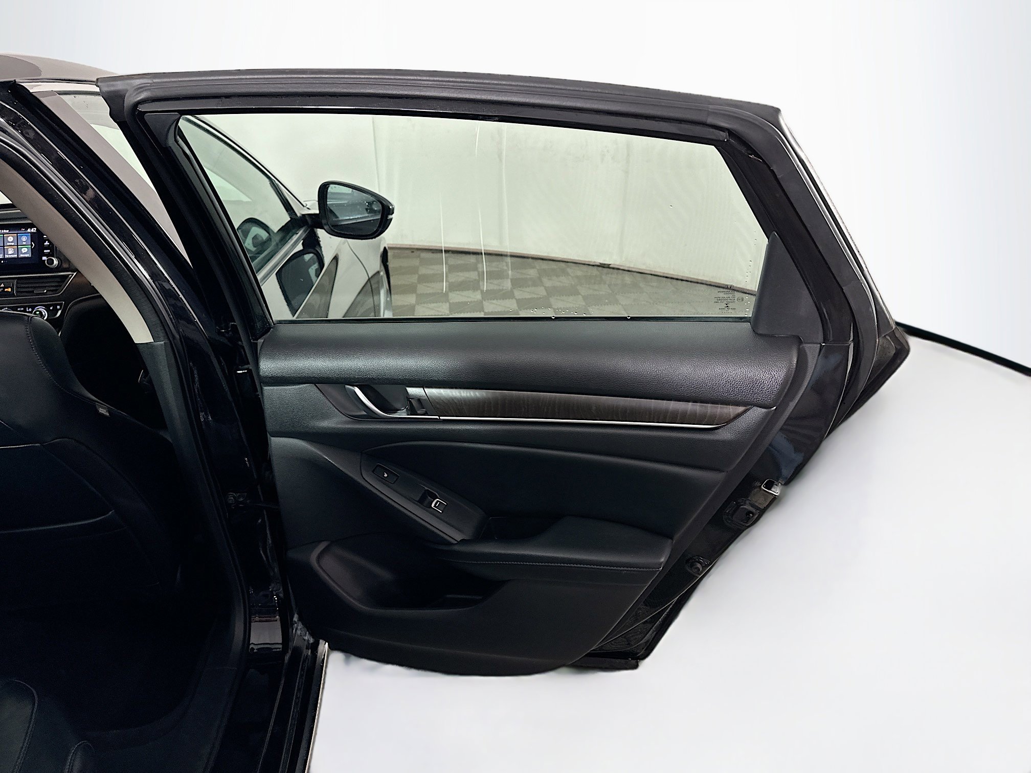 Used 2018 Honda Accord Touring image 29
