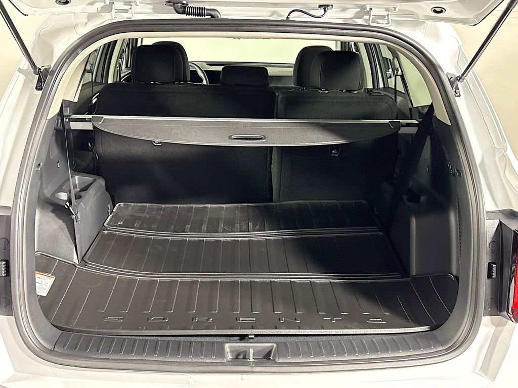 New 2026 Kia Sorento LX image 21