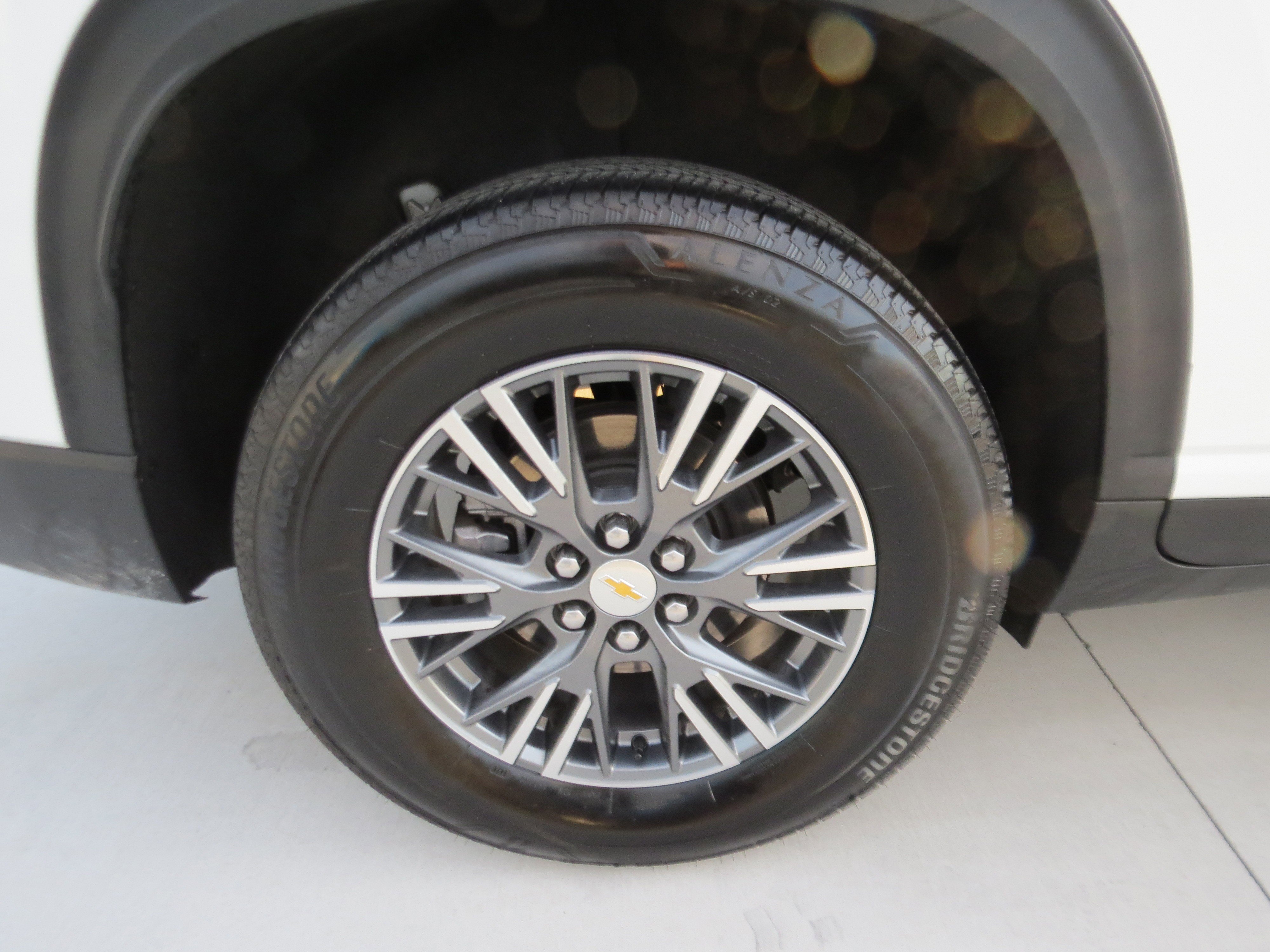 Used 2025 Chevrolet Traverse LT image 10