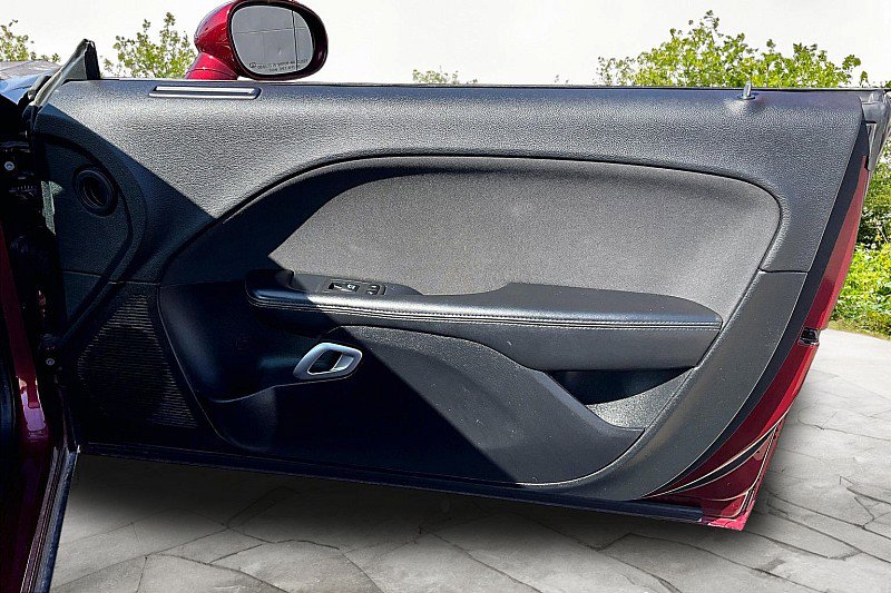 Used 2019 Dodge Challenger SXT image 25