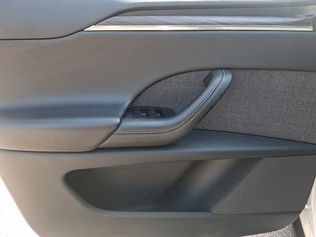 Used 2022 Tesla Model X image 14