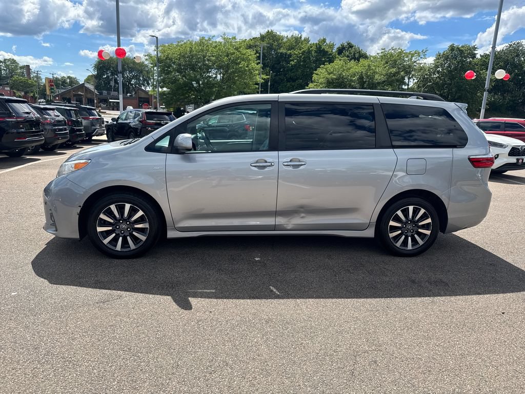 Used 2018 Toyota Sienna XLE Premium AWD/4WD image 4