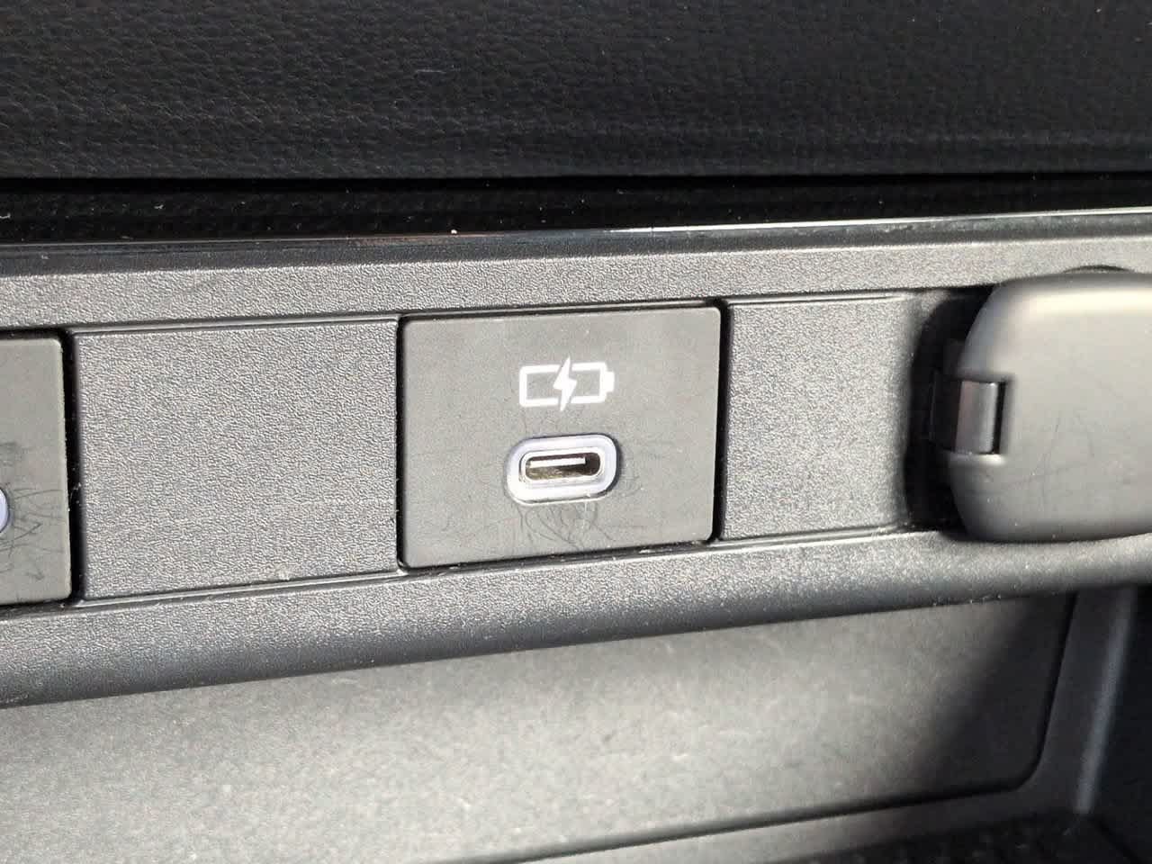 Certified 2025 Toyota Prius LE FWD image 20