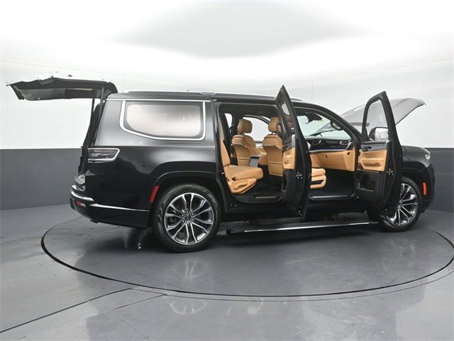 Used 2023 Jeep Grand Wagoneer Series III image 55