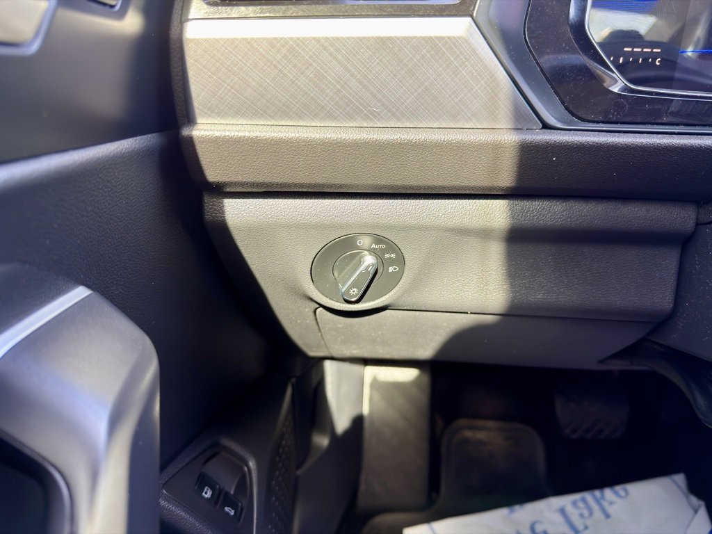 Used 2023 Volkswagen Jetta SE image 17