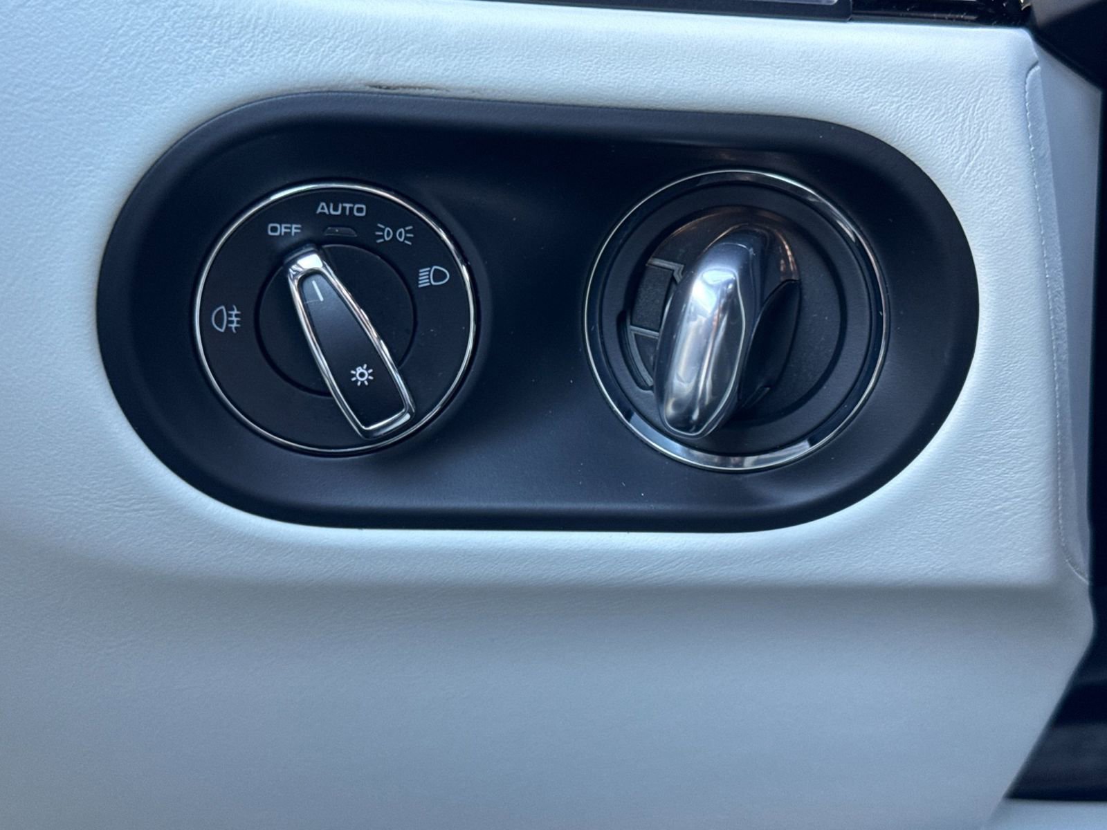 Certified 2023 Porsche Macan Turbo image 31