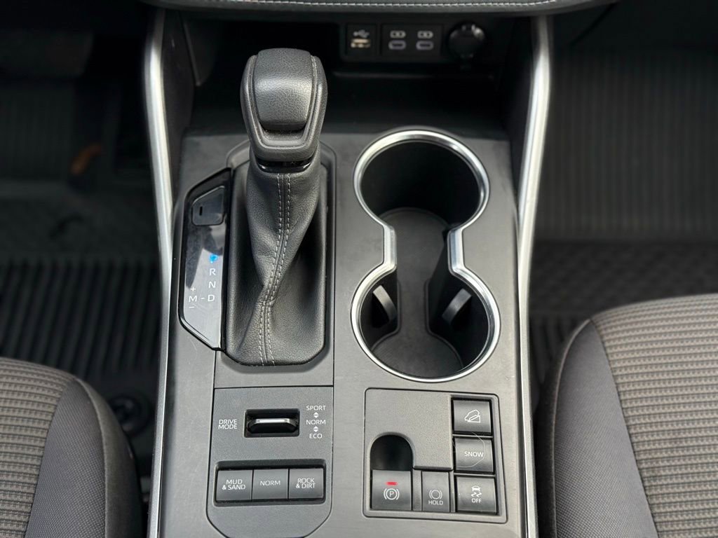 Used 2023 Toyota Highlander L image 27