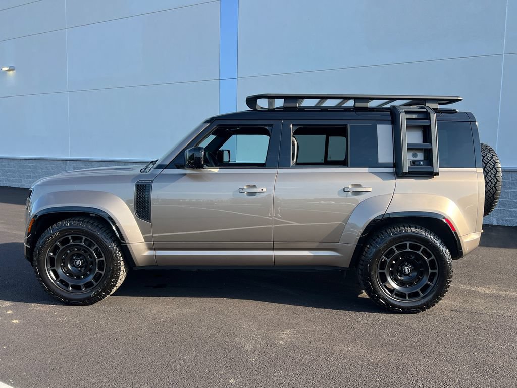 Used 2025 Land Rover Defender 110 AWD/4WD image 4