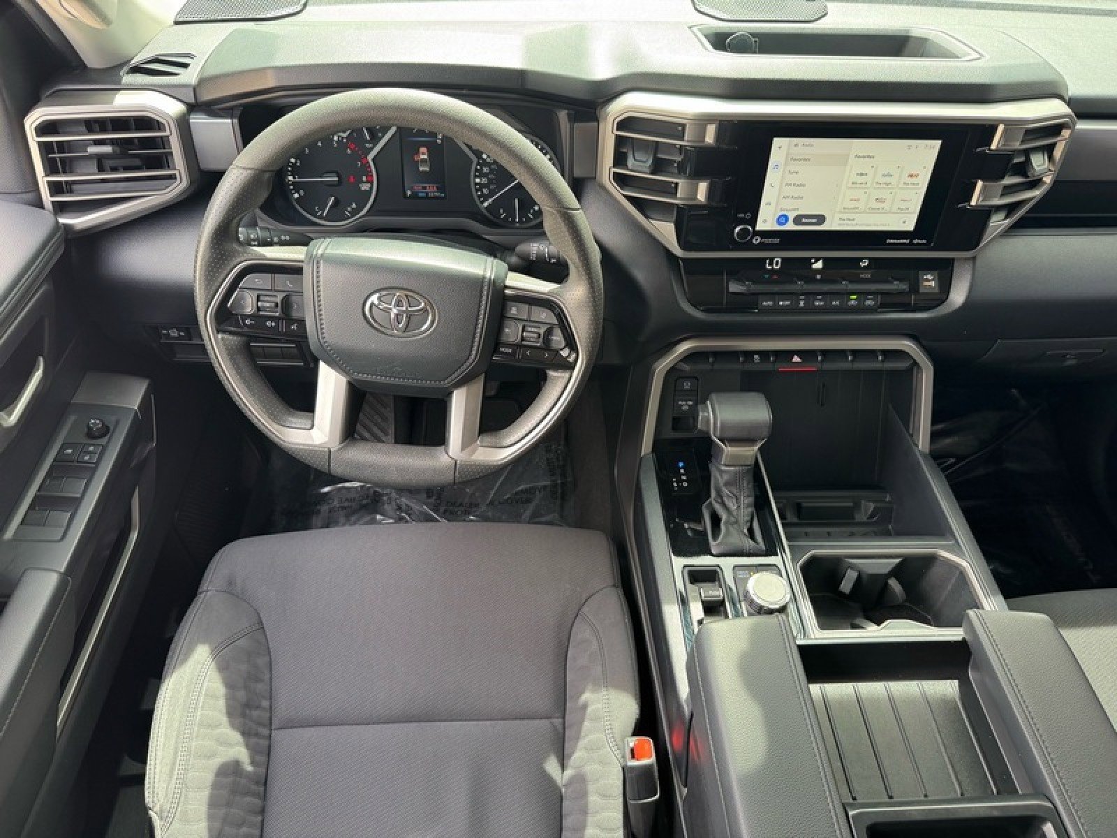 Used 2022 Toyota Tundra SR5 w/ SR5 Convenience Package AWD/4WD image 15