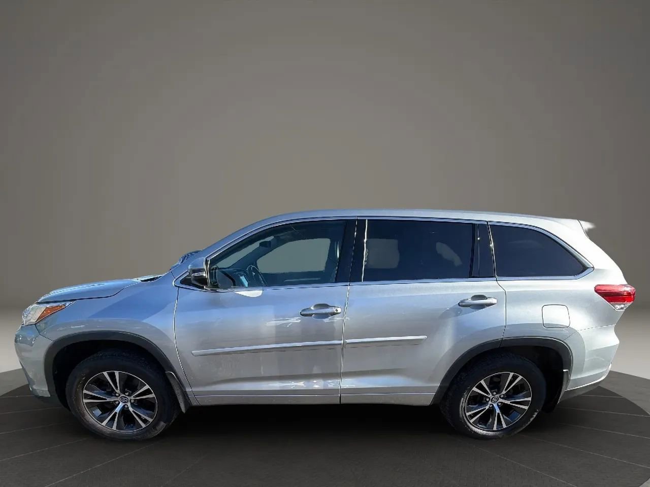 Used 2017 Toyota Highlander AWD V6 image 8