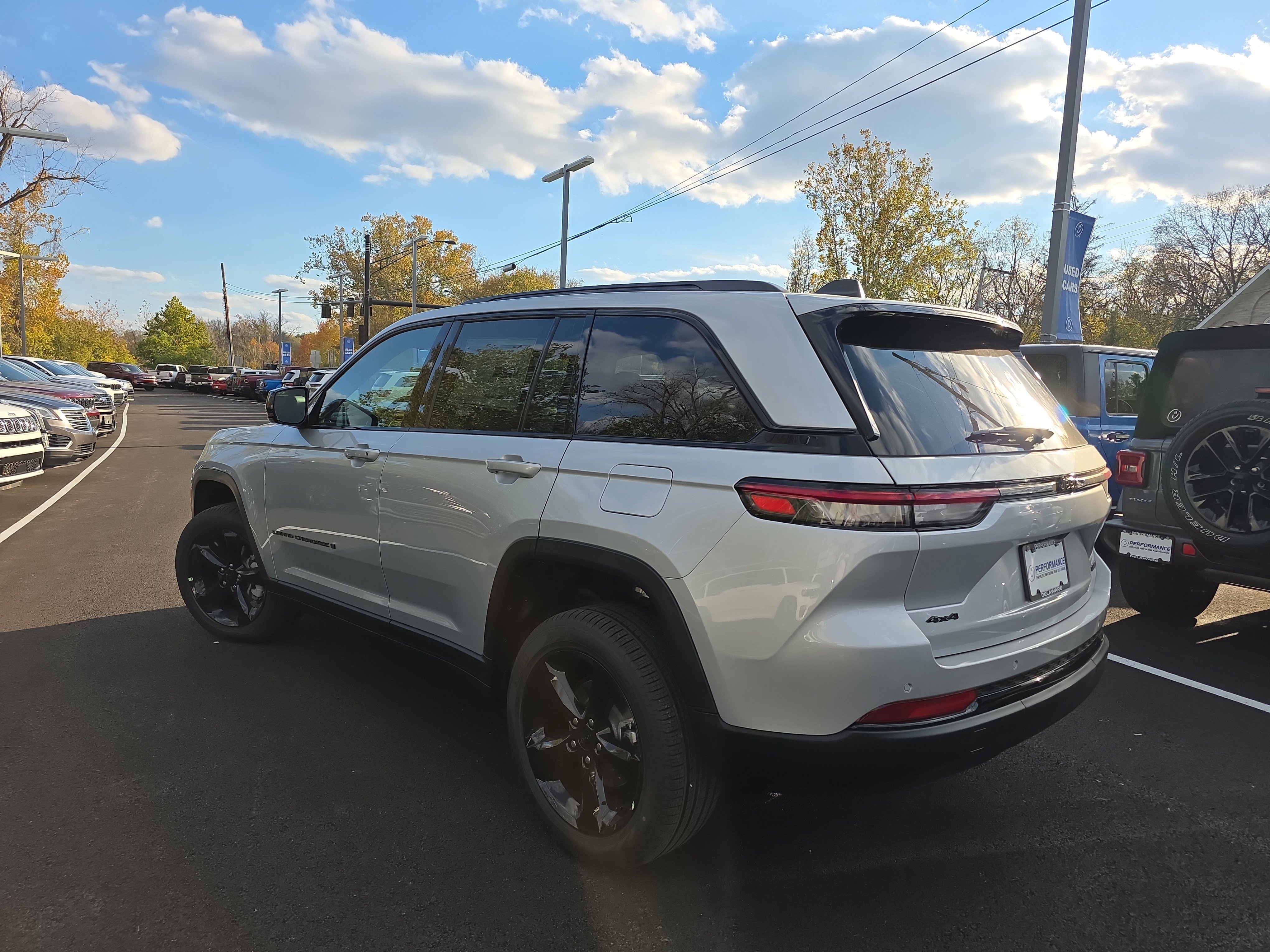 New 2025 Jeep Grand Cherokee Limited w/ Black Appearance Package image 19