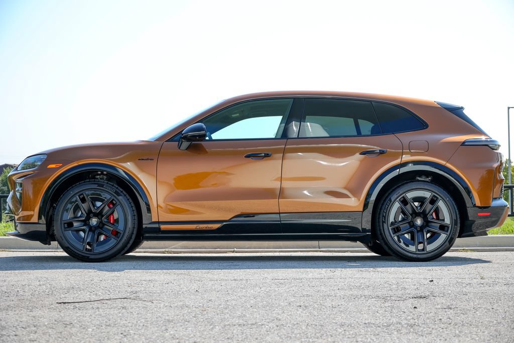 New 2026 Porsche Cayenne Turbo AWD/4WD image 2