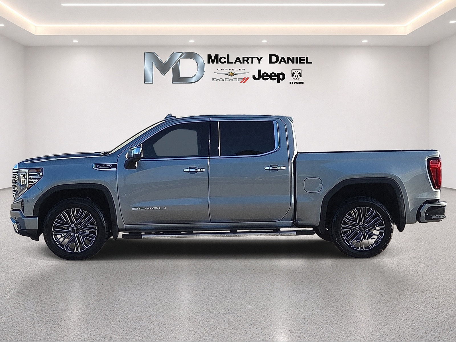 Used 2026 GMC Sierra 1500 Denali w/ Technology Package AWD/4WD image 3