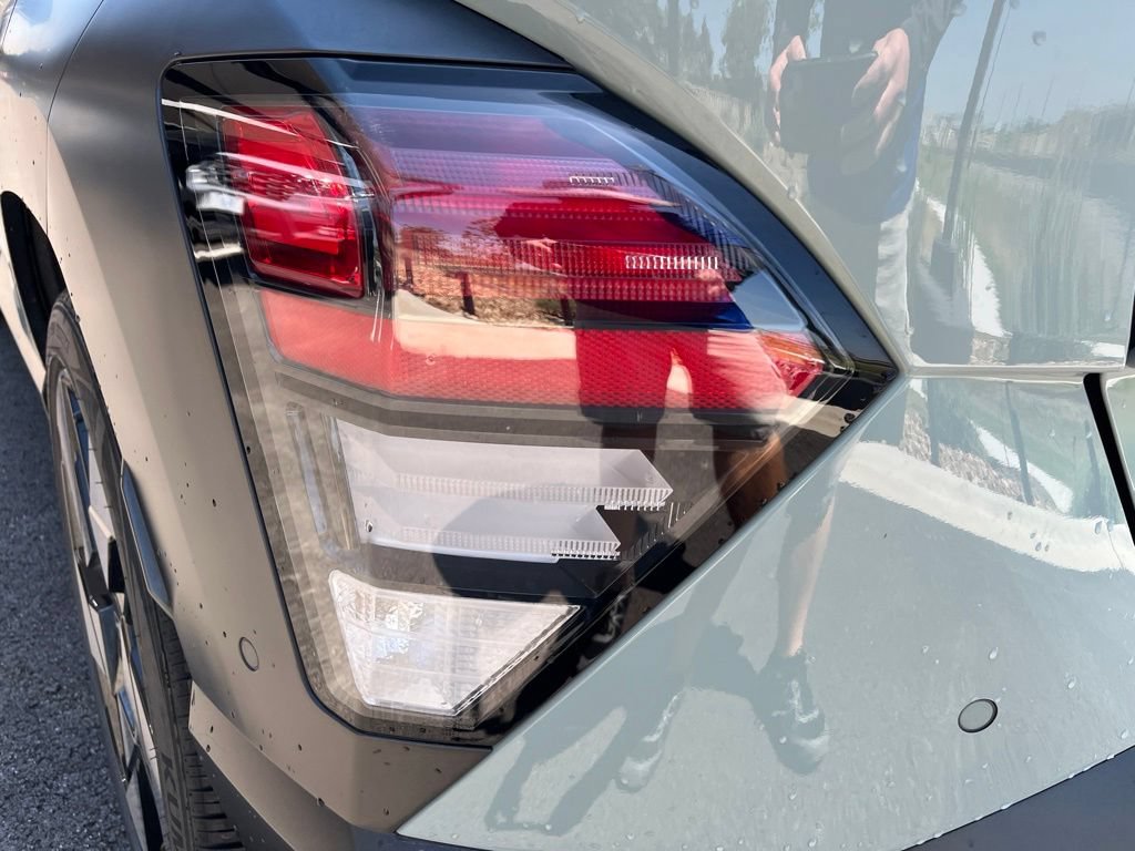 Used 2024 Hyundai Kona Limited FWD image 7