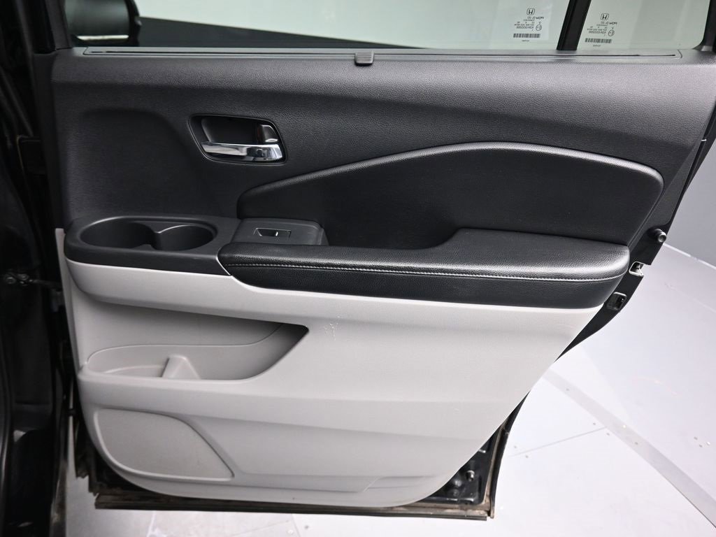 Used 2016 Honda Pilot Touring image 46
