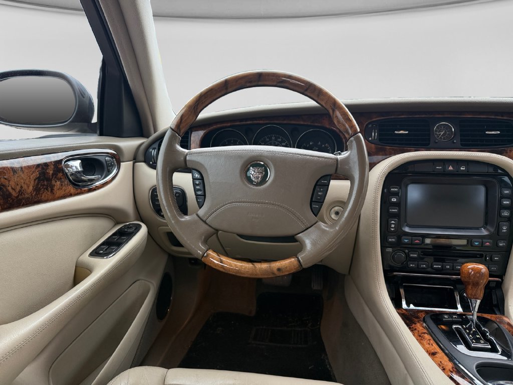Used 2004 Jaguar XJ8 RWD image 13