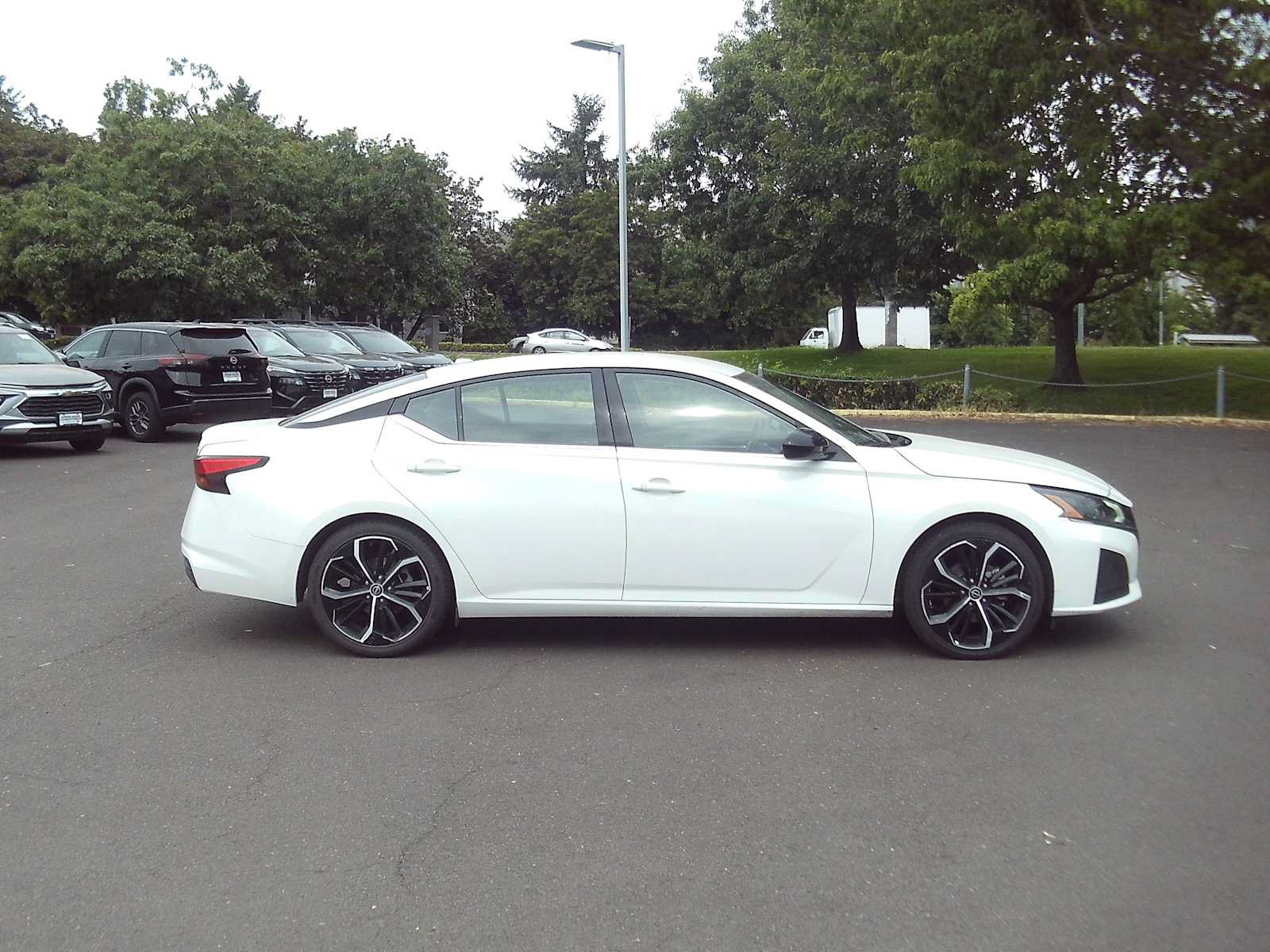 Used 2024 Nissan Altima 2.5 SR FWD image 6