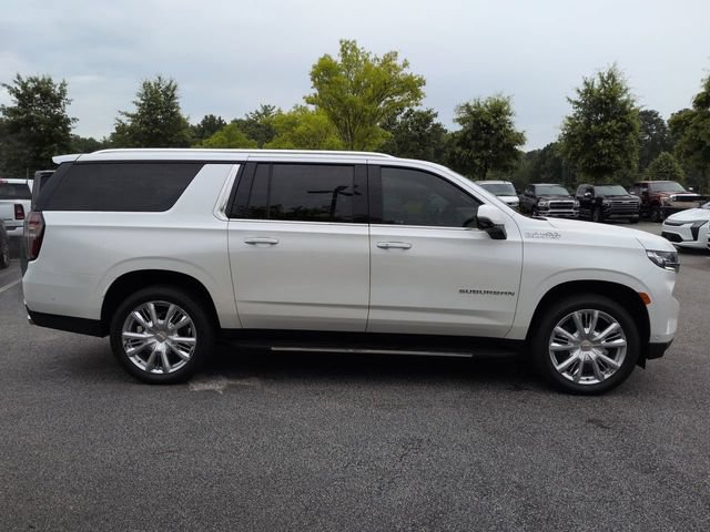 Used 2024 Chevrolet Suburban High Country w/ Advanced Technology Package AWD/4WD image 3