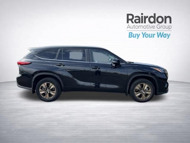 Used 2023 Toyota Highlander Bronze Edition AWD/4WD image 8