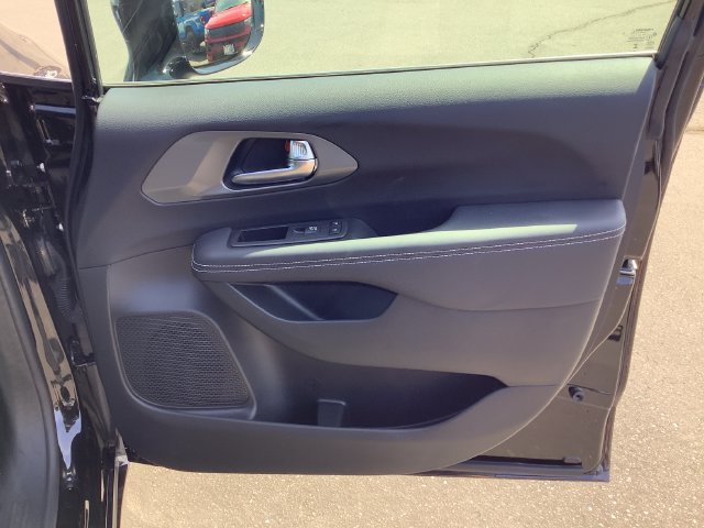 Used 2025 Chrysler Voyager LX FWD image 37