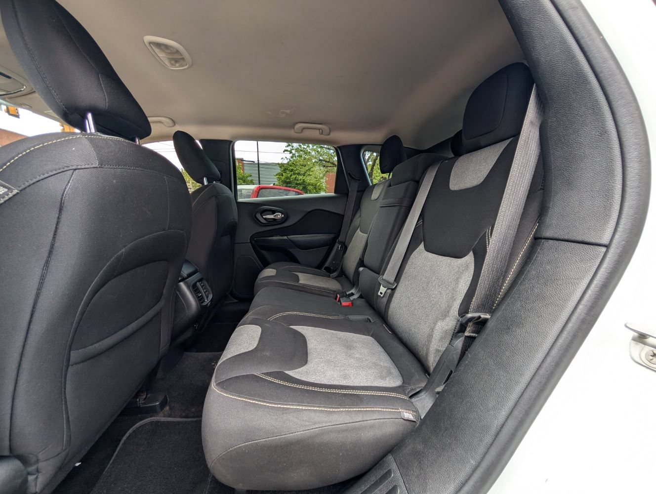 Used 2014 Jeep Cherokee Latitude FWD image 17