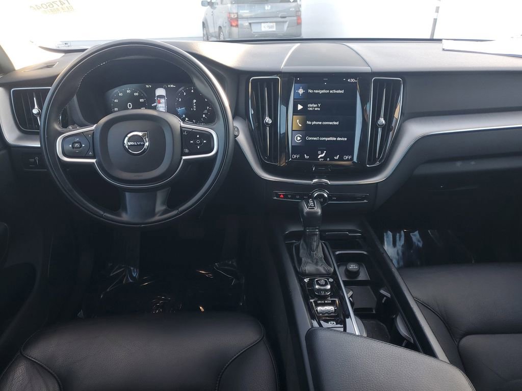 Used 2020 Volvo XC60 T5 Momentum w/ Protection Package Premier image 10